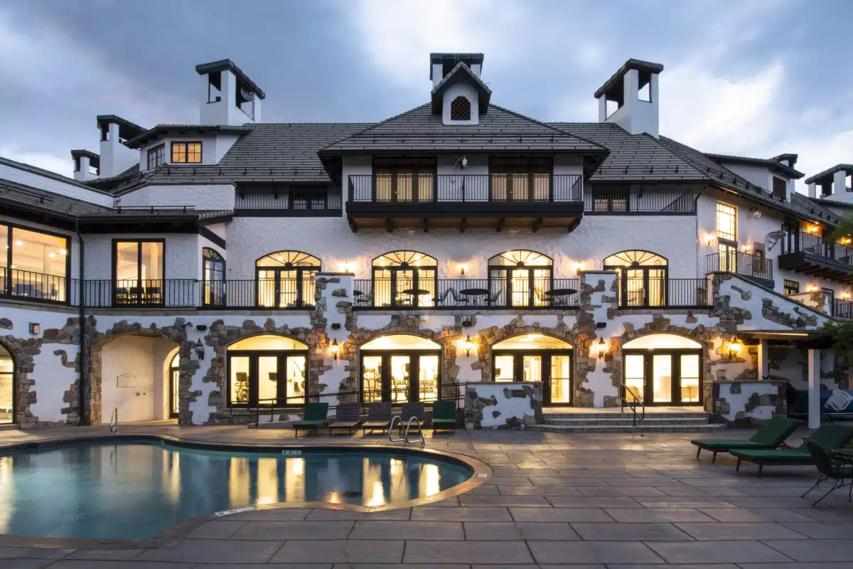 All Points North Lodge - Thumbnail 3