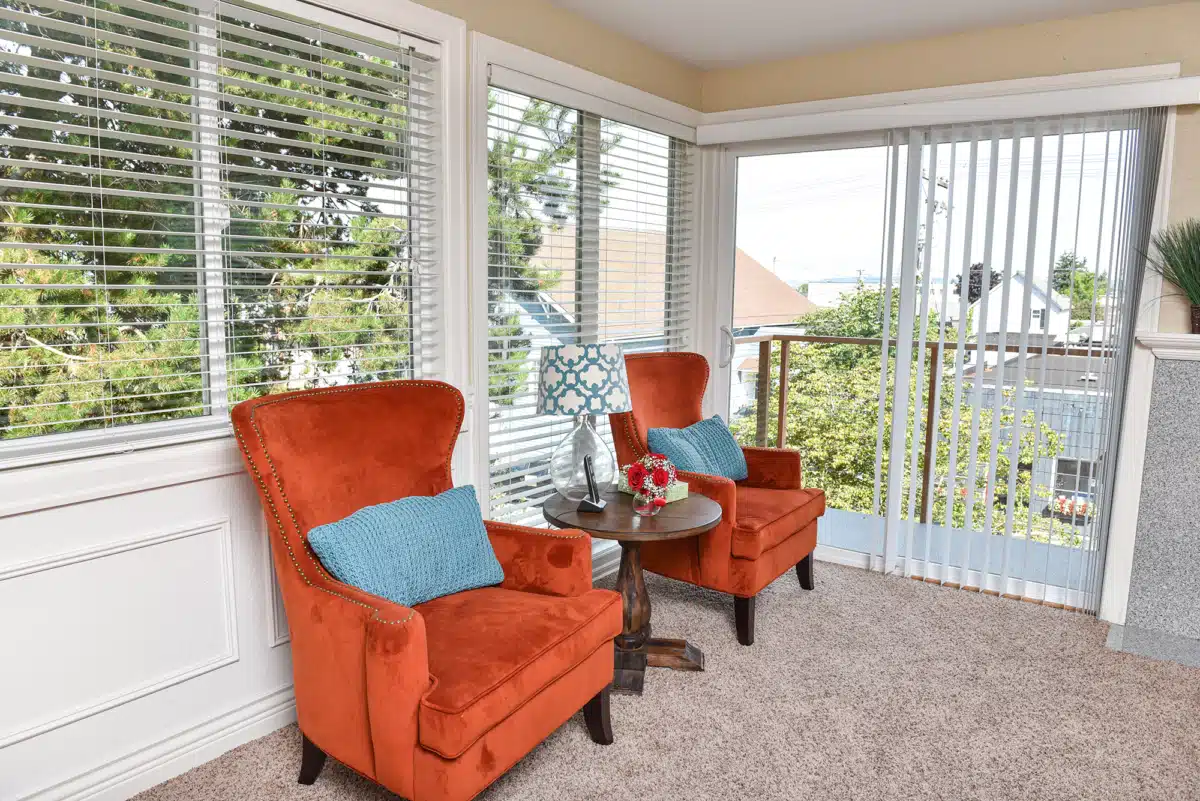 Center - Thumbnail 3